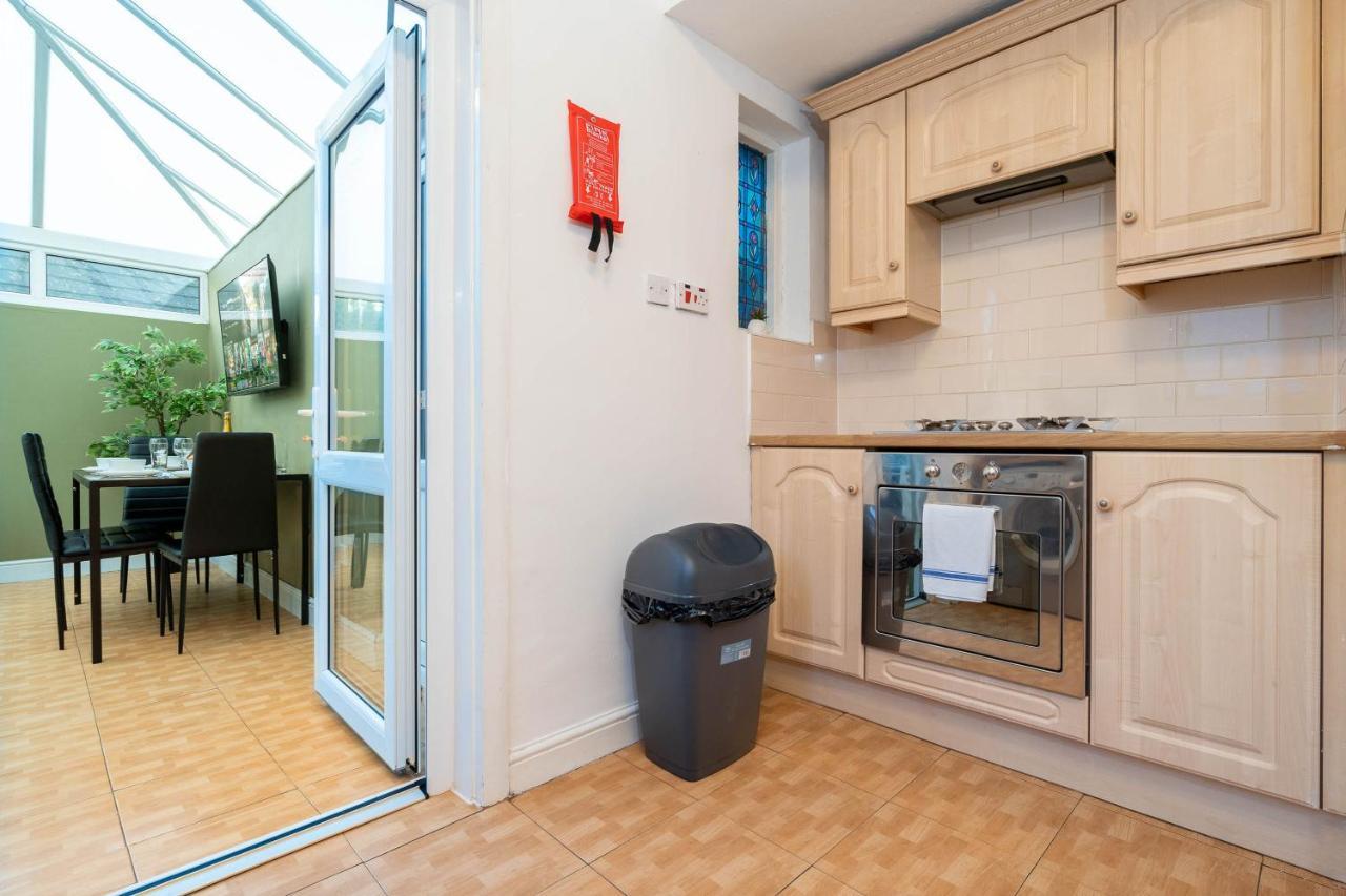Large 4 Bedroom House - Top Rated - Off-Street Parking - Garden - Sleeps 9 - Contractors - Groups - Pool Table Northfield Exterior foto